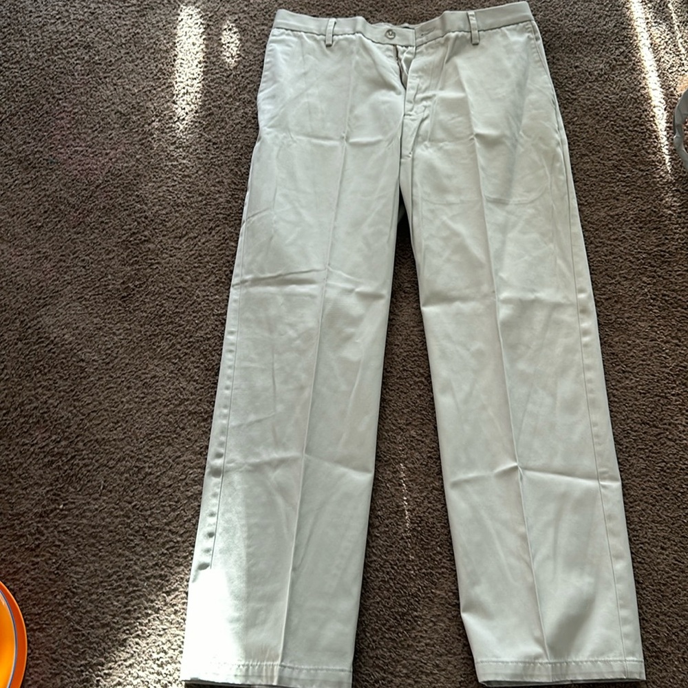 Dockers 33x32 straight fit men’s pants